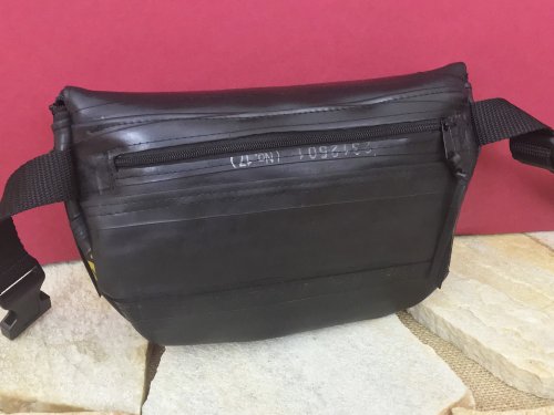 Bauchtasche mit rückwärtigem Reißverschlussfach